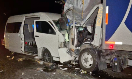 Cuatro lesionados tras choque frontal en carretera de Xicoténcatl
