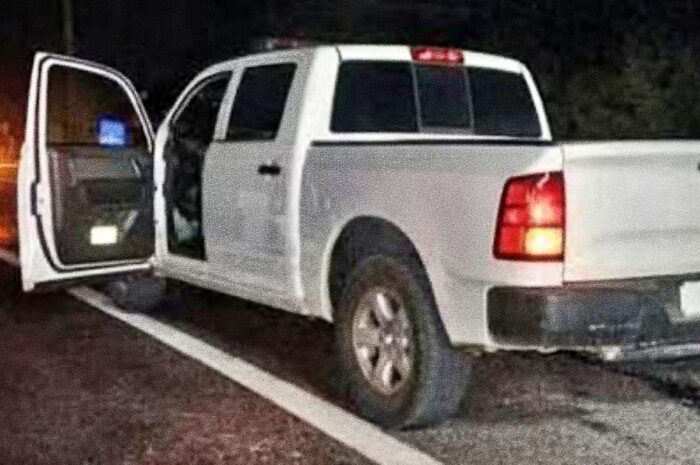 Abandonan camioneta con arma y equipo táctico en carretera de Tamaulipas