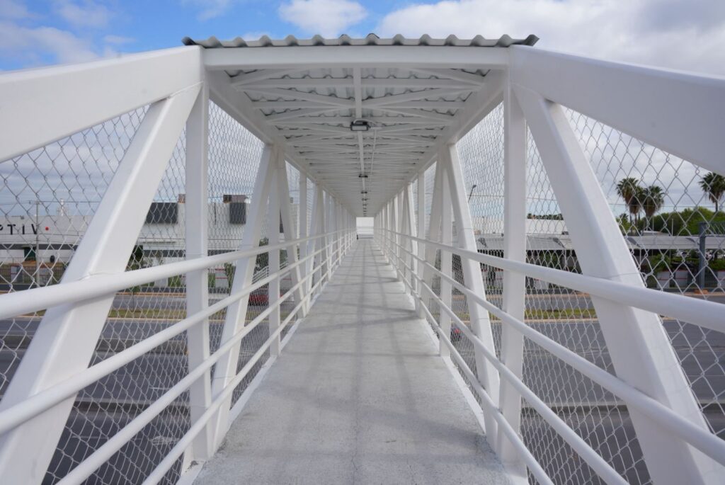 Cumple alcaldesa Carmen Lilia Canturosas con obras de seguridad vial para familias del poniente
