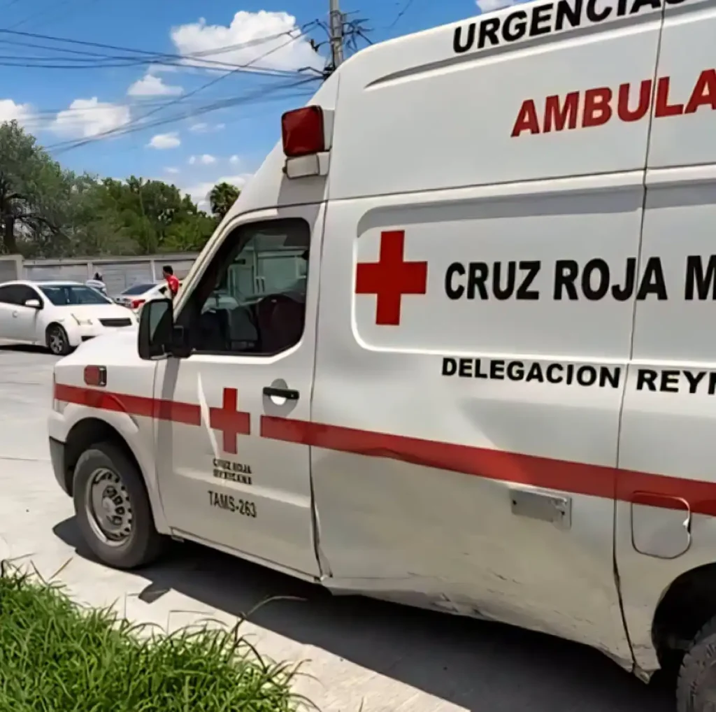 Accidente entre ambulancia y auto deja lesionados en Jarachina Norte Accidente entre ambulancia y auto deja lesionados en Jarachina Norte