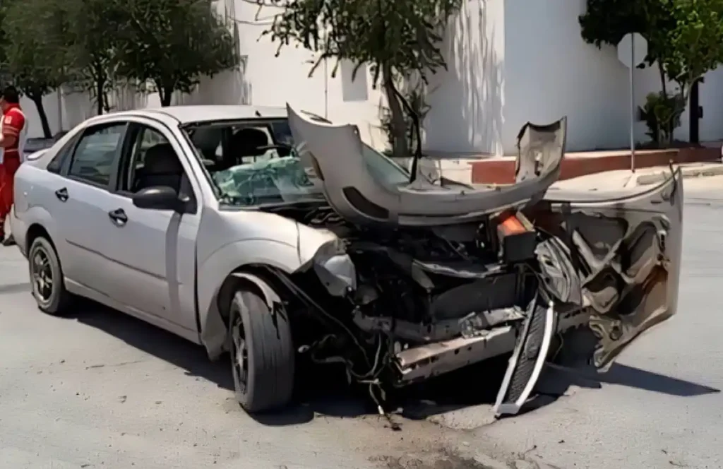 Accidente entre ambulancia y auto deja lesionados en Jarachina Norte
