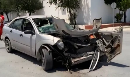 Accidente entre ambulancia y auto deja lesionados en Jarachina Norte