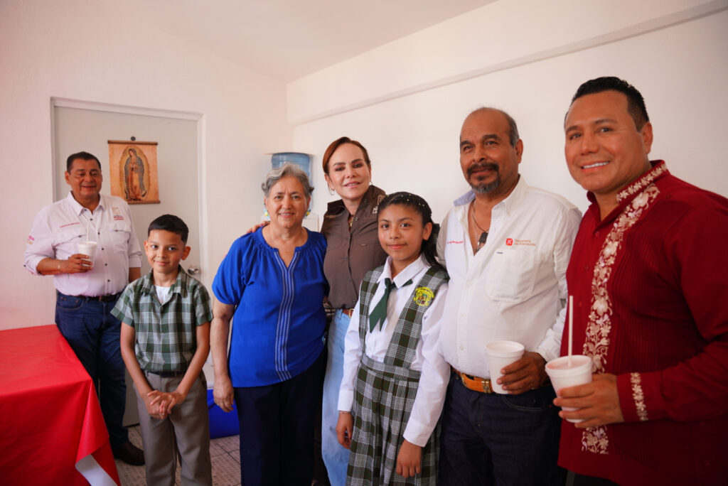 Fortalece Gobierno de Carmen Lilia Canturosas infraestructura educativa en primaria de Valles de Anáhuac La inversión total cercana a los 900 mil pesos forma parte del fortalecimiento de la infraestructura educativa en Valles de Anáhuac.