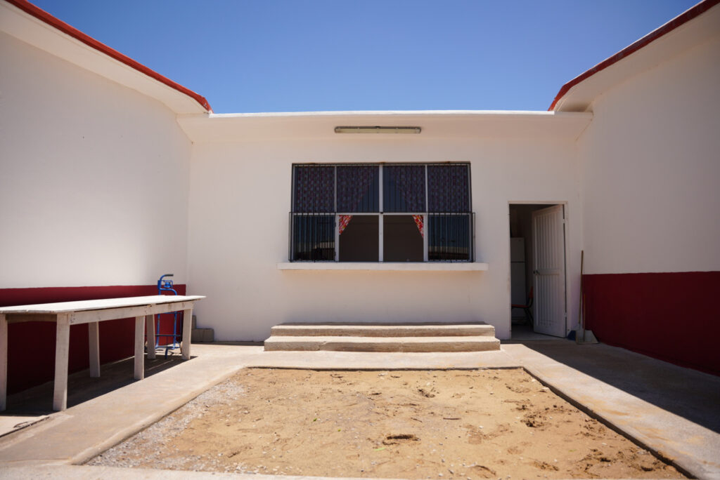 Fortalece Gobierno de Carmen Lilia Canturosas infraestructura educativa en primaria de Valles de Anáhuac La rehabilitación del comedor y la construcción de una cooperativa mejoran los espacios de alimentación y convivencia en el plantel.