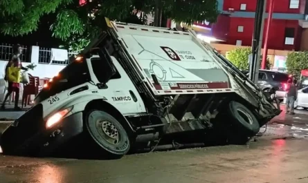 Se abre socavón en Tampico y deja varado camión recolector