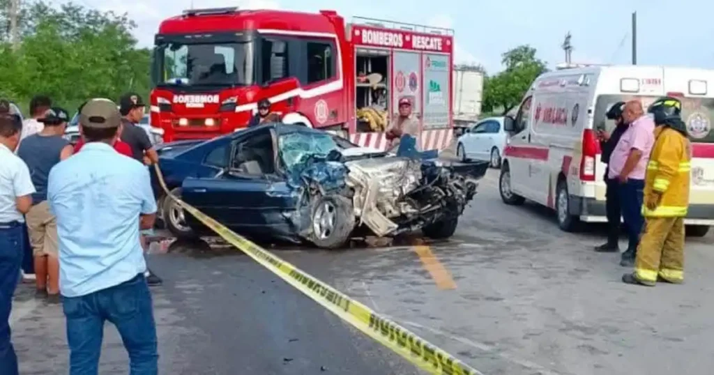 Mueren dos hombres tras brutal choque entre tráiler y Mustang en la San Fernando-Reynosa Mueren dos hombres tras brutal choque entre tráiler y Mustang en la San Fernando-Reynosa