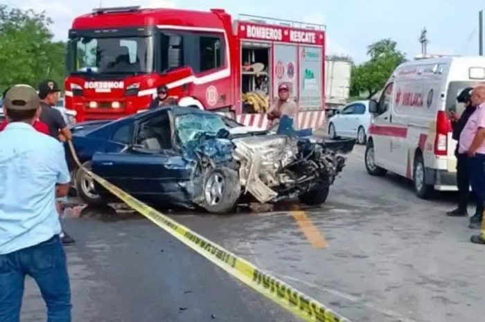 Mueren dos hombres tras brutal choque entre tráiler y Mustang en la San Fernando-Reynosa