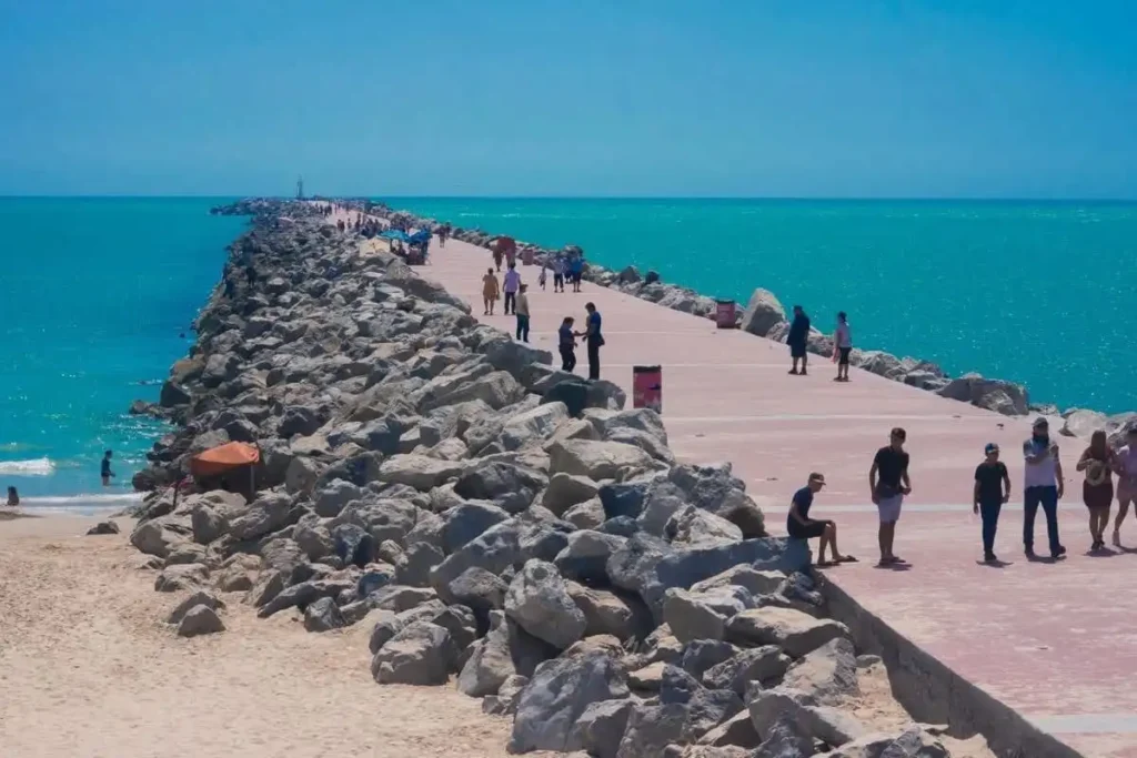 Restringen vehículos y alcohol en playas de Tamaulipas