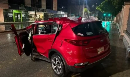 Hallan camioneta abandonada y destruida en Avenida Hidalgo de Tampico