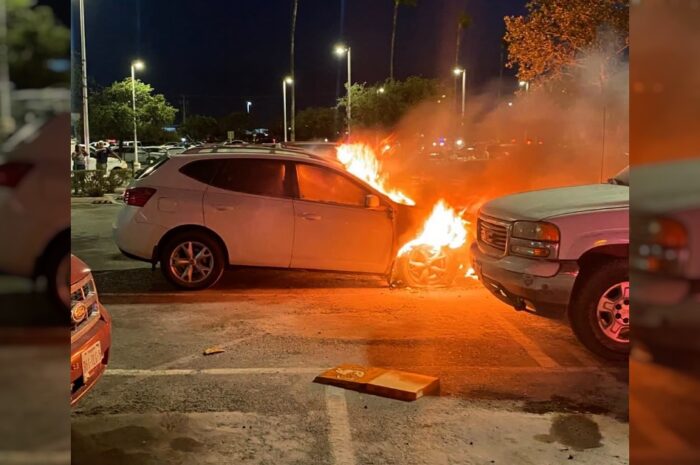 Camioneta se incendia en plaza comercial de Reynosa y alcanza otros vehículos