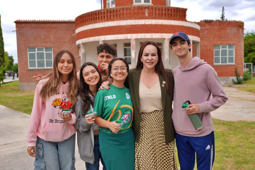Carmen Lilia Canturosas conectará gratis a 10 mil universitarios