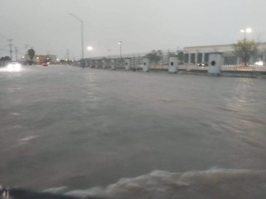 Fuertes lluvias y vientos provocan inundaciones y apagones en Reynosa Fuertes lluvias y vientos provocan inundaciones y apagones en Reynosa