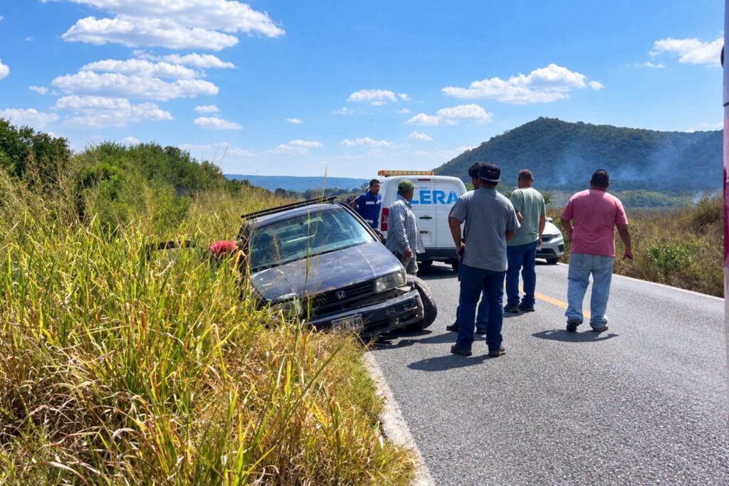 Humo en carretera provoca choque y muere niña de 6 años en Llera