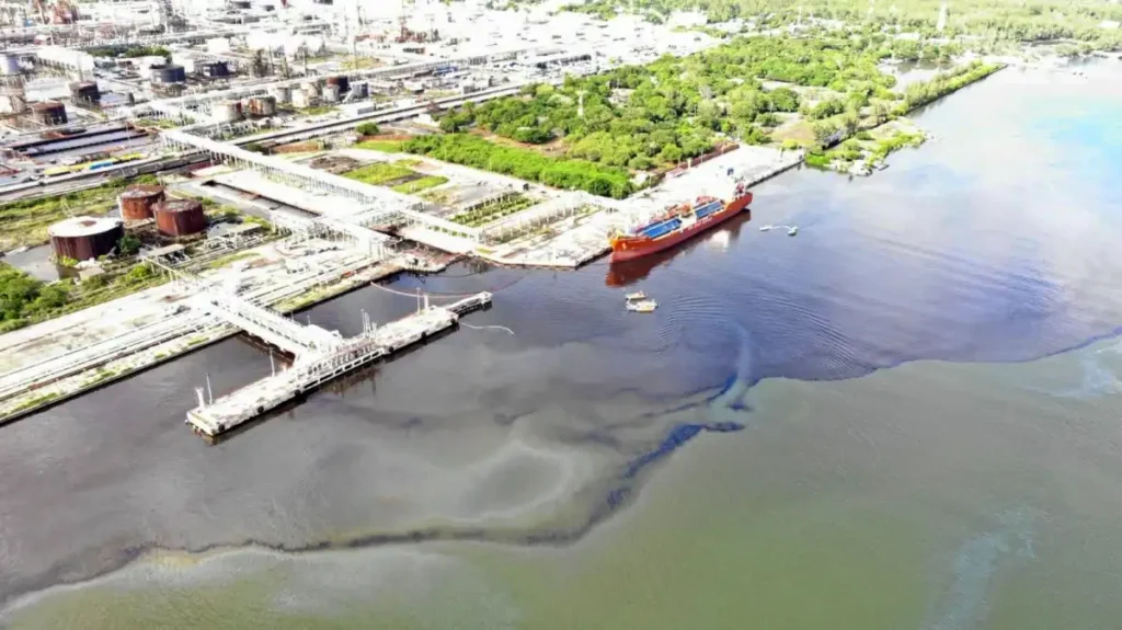 Pescadores del río Pánuco reclaman a Pemex por daños Pescadores del río Pánuco reclaman a Pemex por daños