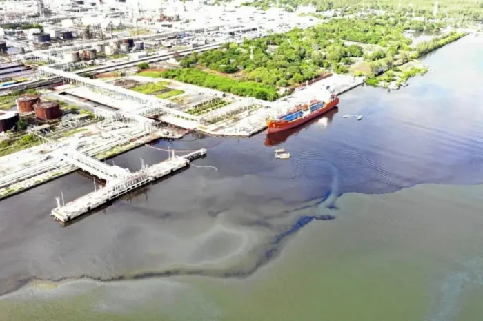 Pescadores del río Pánuco reclaman a Pemex por daños