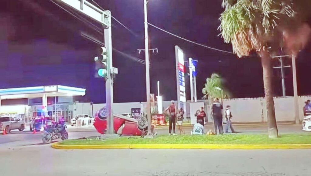 Volcadura en Tampico deja a joven conductor lesionado Volcadura en Tampico deja a joven conductor lesionado